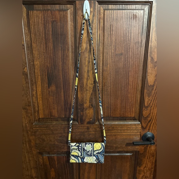 Vera Bradley crossbody gallery trifold wallet Ellie Blue pattern, used 7.5”x5” - Picture 1 of 8